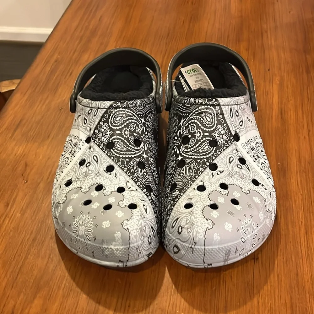 Crocs Baya Lined Printed Bandanna Clog Shoes Sandals new black grey Mens Size 13